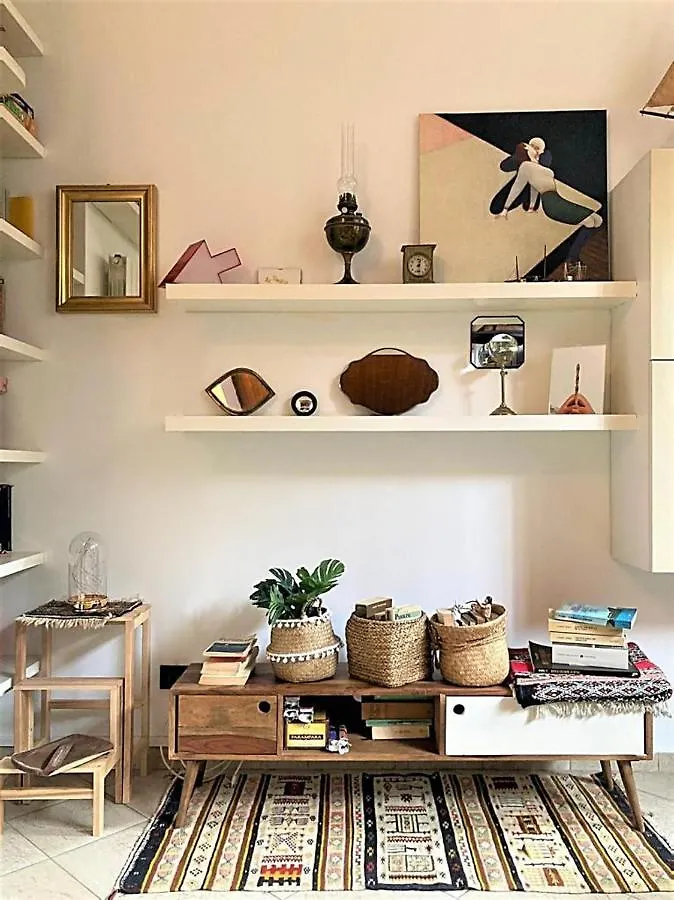 Apartment Open Space Con Soppalco, Zona Marche Milan