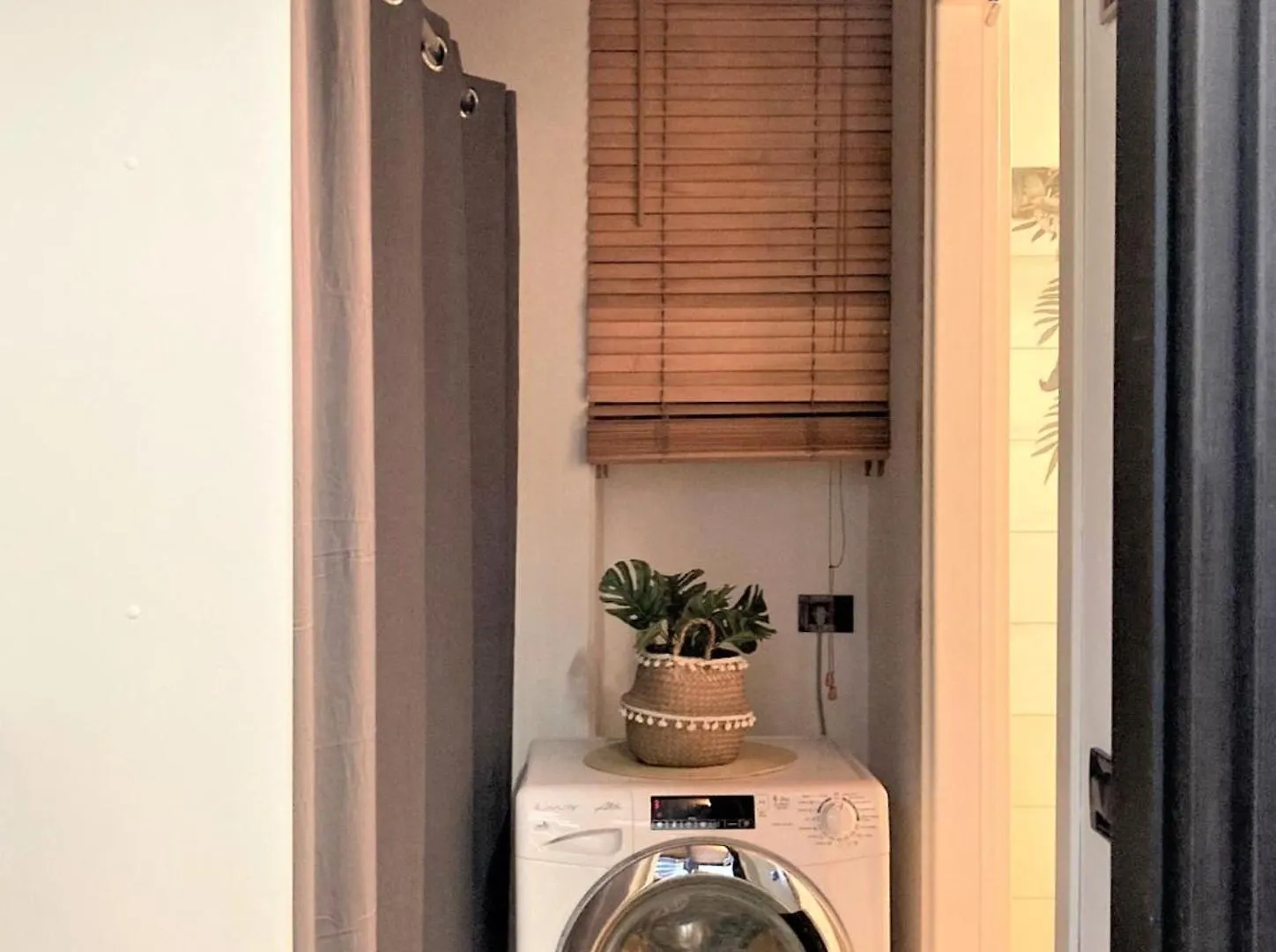 Open Space Con Soppalco, Zona Marche Milan Apartment